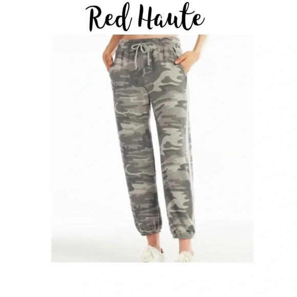 NWT RED HAUTE Brushed Hacci Camo printed Jogger - Picture 1 of 10